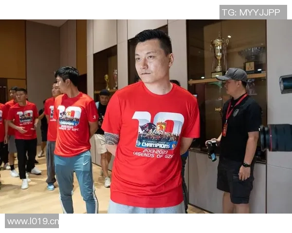 广州足球队以99分稳居冠军赛积分榜首位,展现强大实力 广州足球队以99分稳居冠军赛积分榜首位,展现强大实力