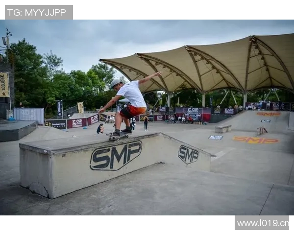 滑板精英赛精彩回顾:上海街舞队展现力量与激情的完美结合 滑板精英赛精彩回顾:上海街舞队展现力量与激情的完美结合